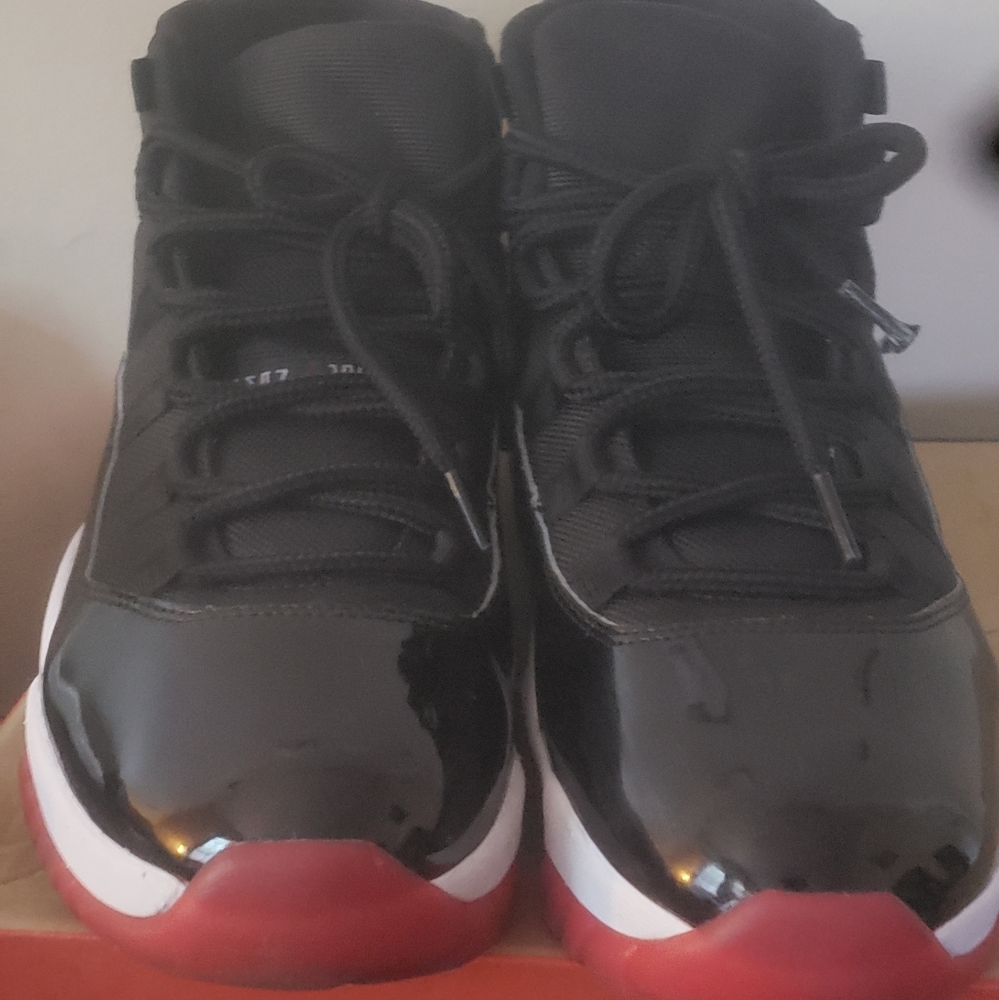 Bred 11s like new with OG box 📦